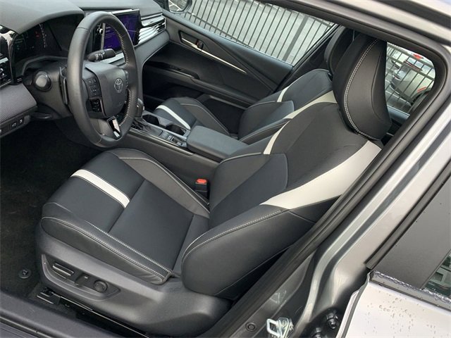 Used 2025 Toyota Camry SE image 18