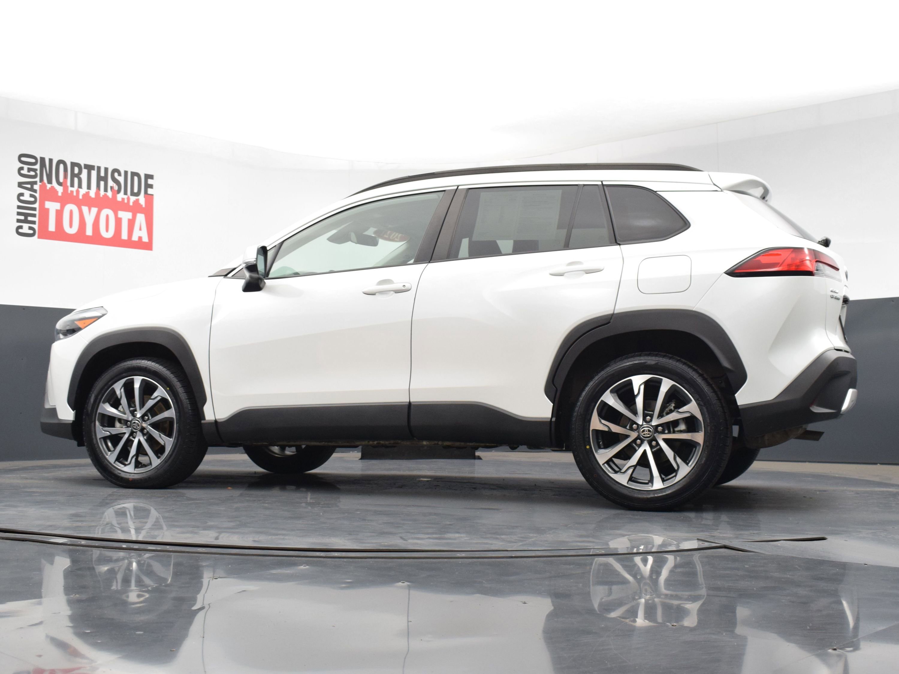 Used 2022 Toyota Corolla Cross XLE image 27