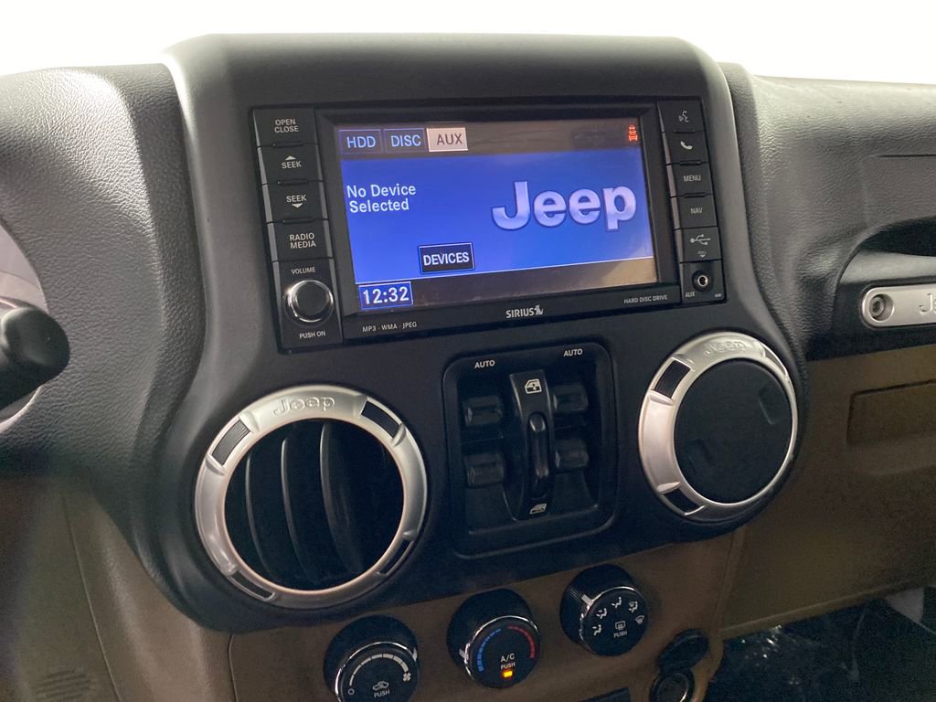 Used 2015 Jeep Wrangler Unlimited Sahara w/ Connectivity Group image 16
