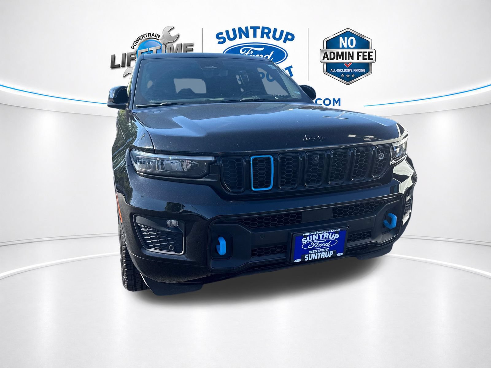 Used 2023 Jeep Grand Cherokee Overland w/ Advanced Protech Group III AWD/4WD image 3
