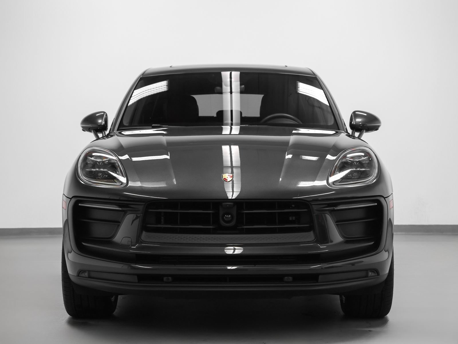 Certified 2026 Porsche Macan AWD/4WD image 8
