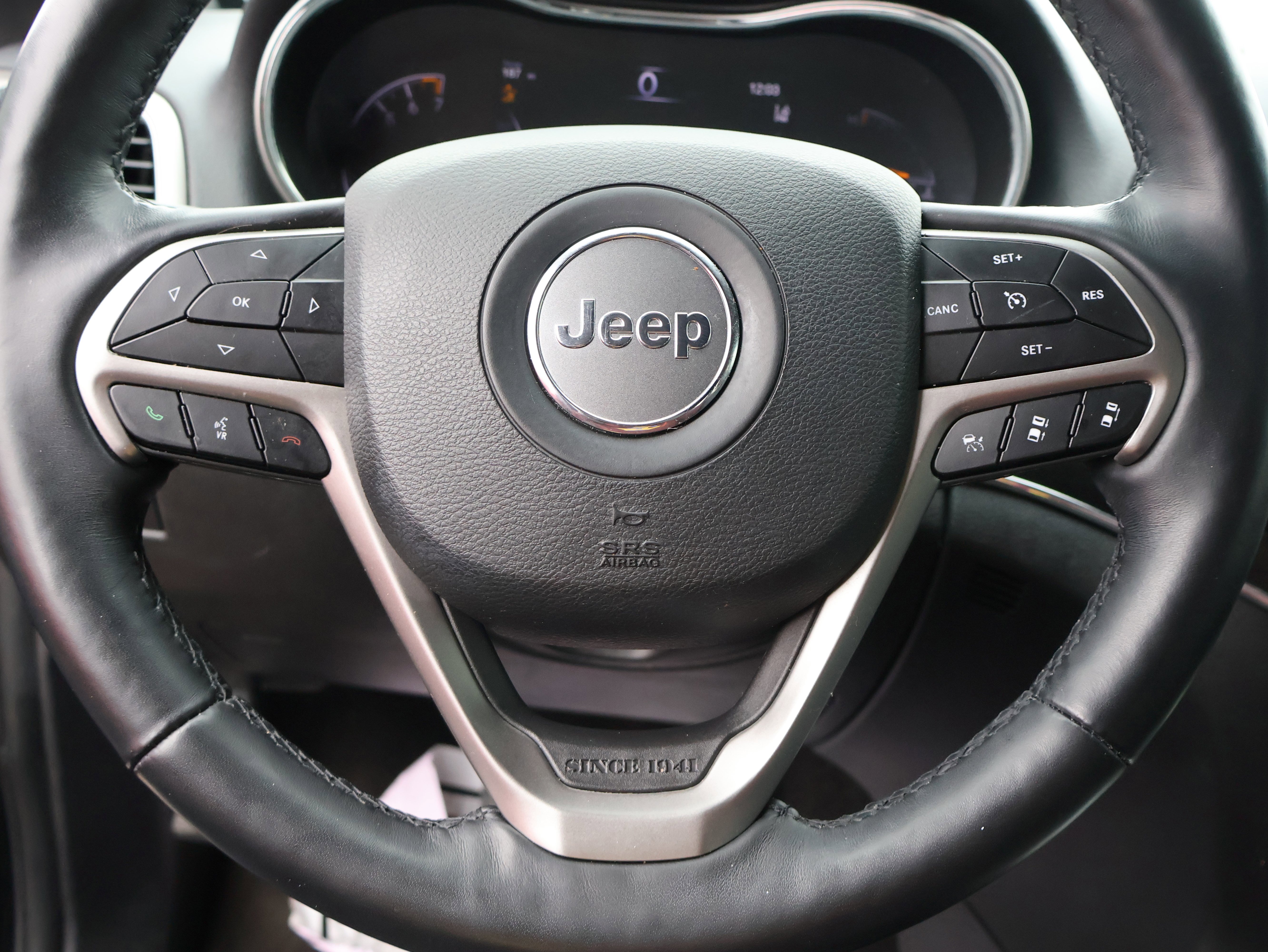 Used 2021 Jeep Grand Cherokee Limited w/ Luxury Group II image 32