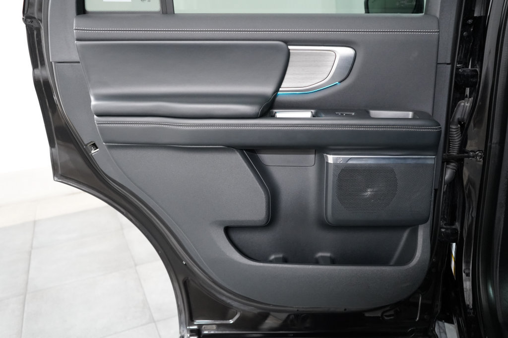 Certified 2025 Ford Expedition Platinum AWD/4WD image 31