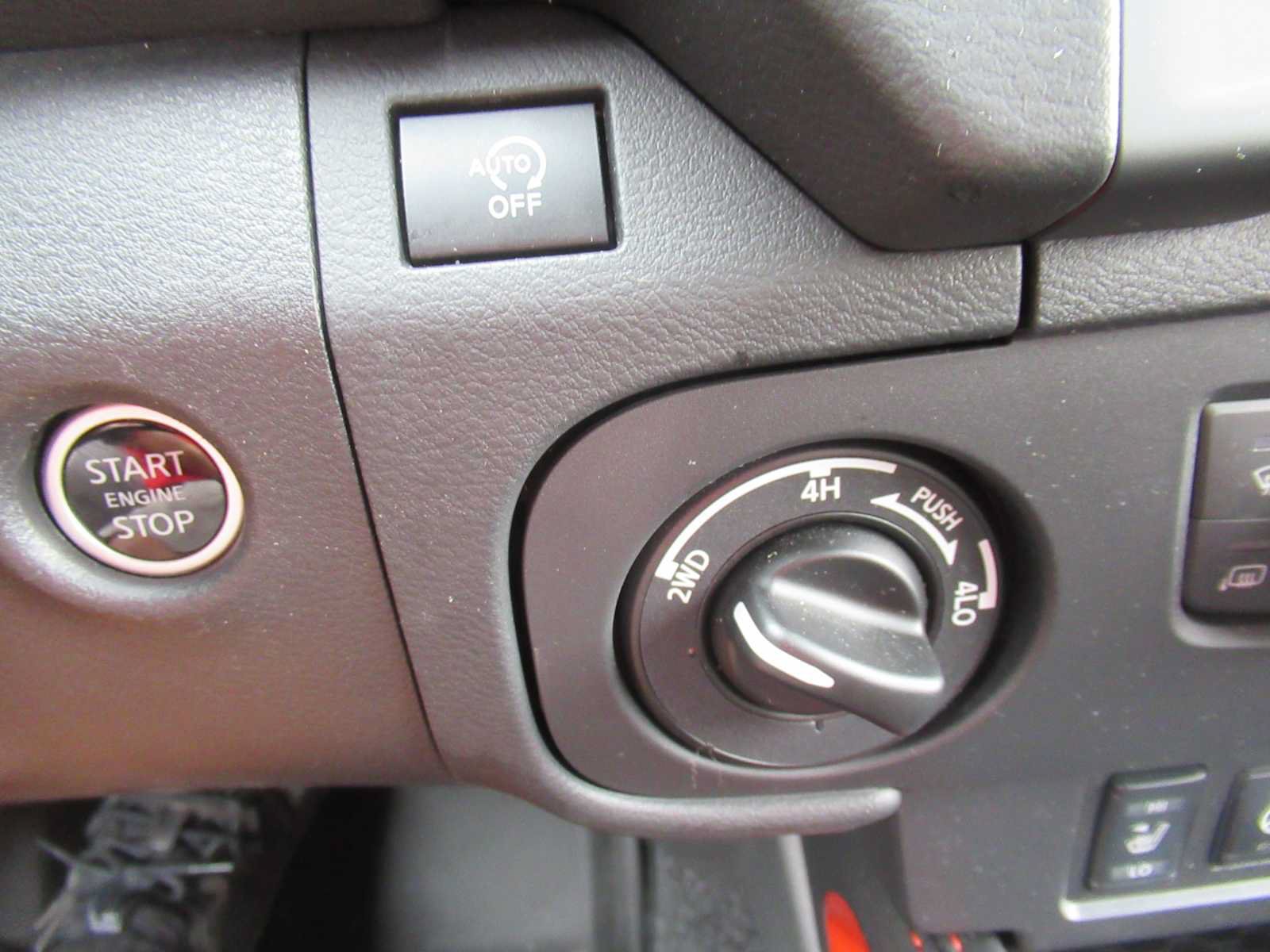 Used 2025 Nissan Frontier PRO-4X w/ Pro Convenience Package AWD/4WD image 34