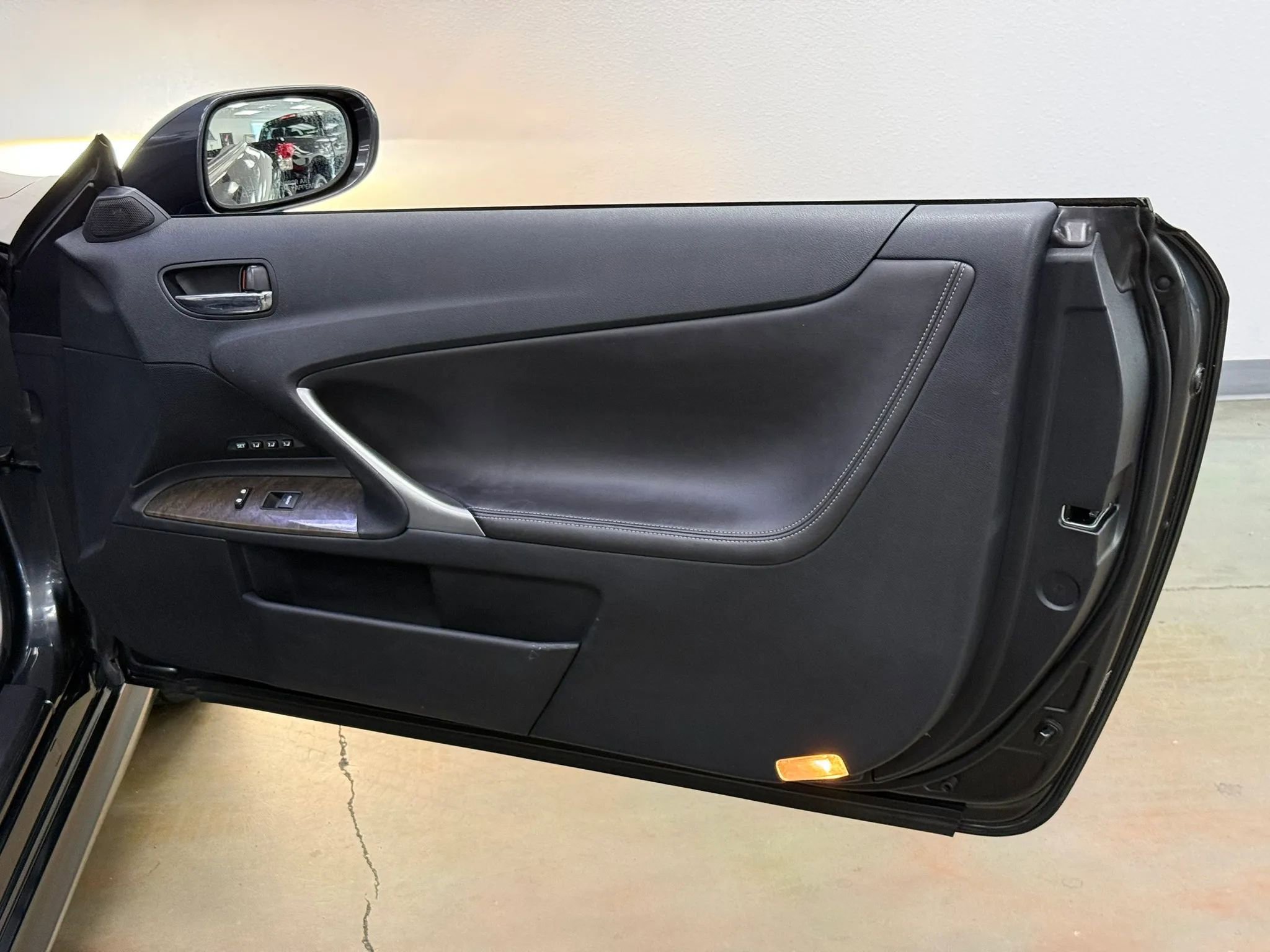 Used 2011 Lexus IS 250C w/ Luxury Pkg RWD image 18