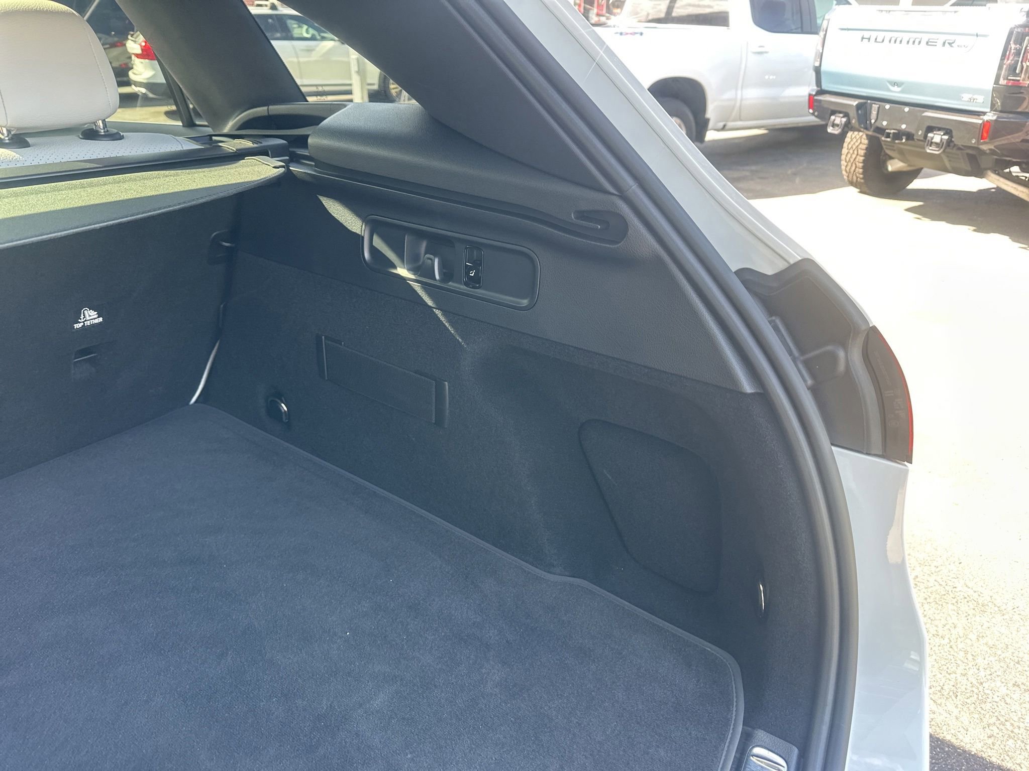 Used 2025 Mercedes-Benz GLC 300 4MATIC image 20