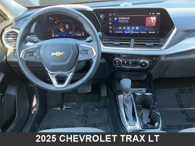 Used 2025 Chevrolet Trax LT w/ LT Convenience Package image 11