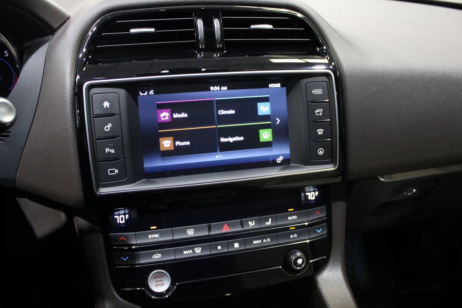 Used 2017 Jaguar F-PACE Prestige image 30