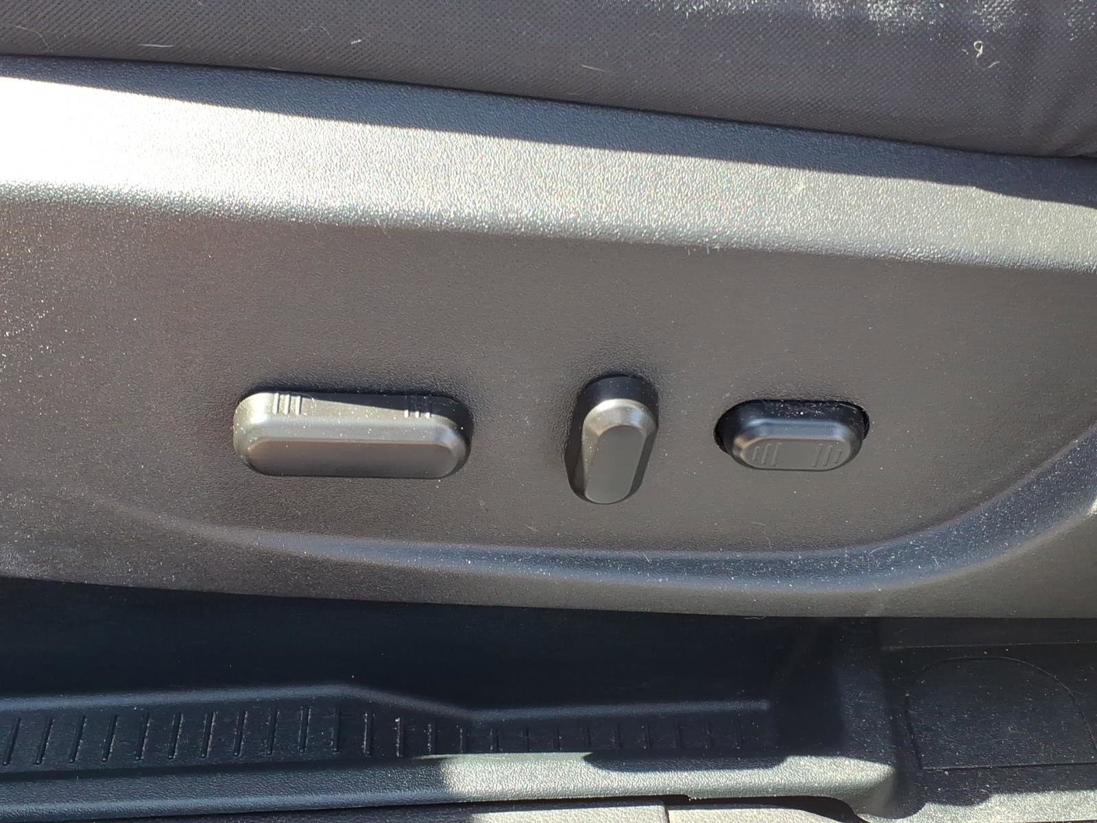 Used 2018 Ford Escape SE image 19