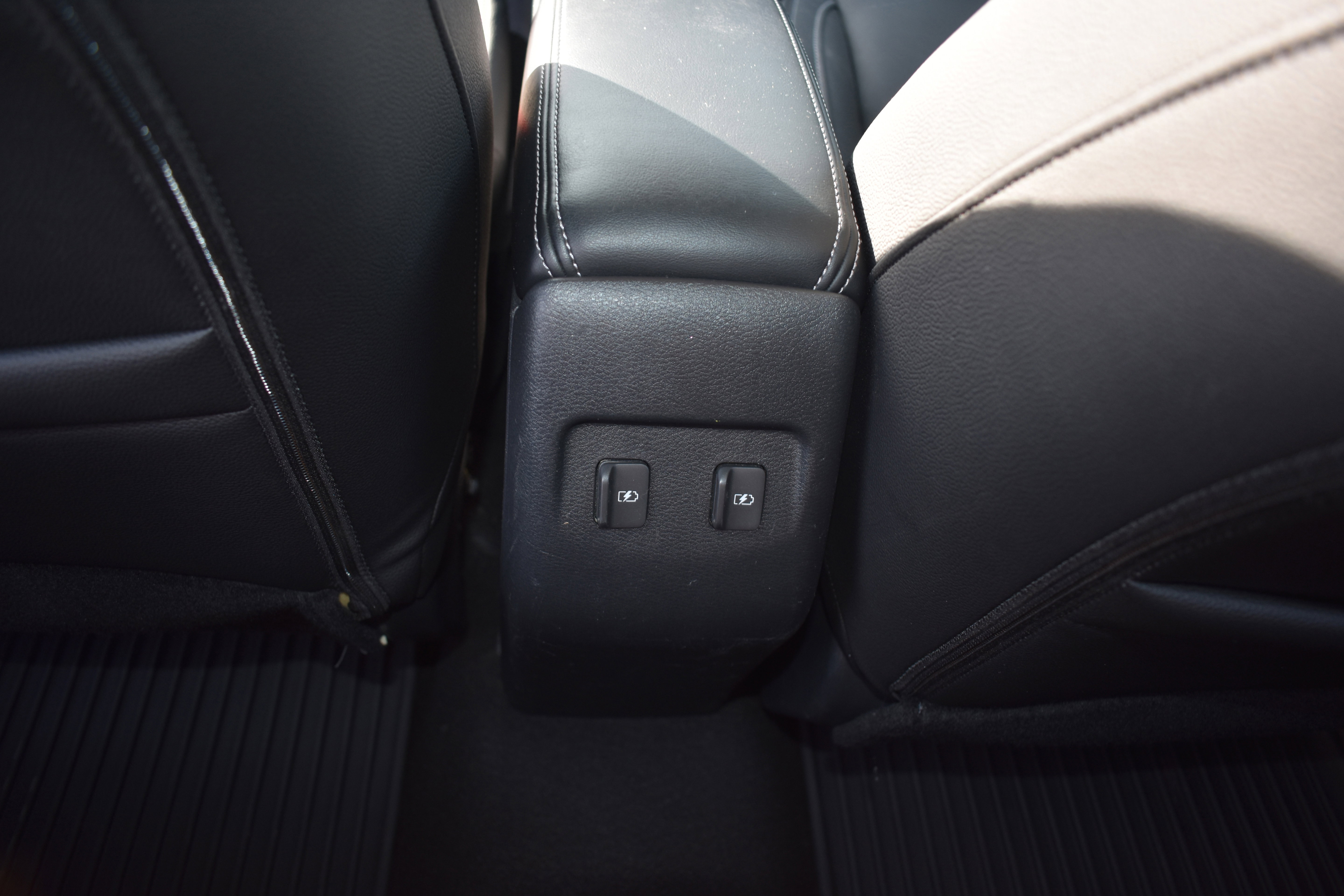 Used 2024 Nissan Kicks SV image 27