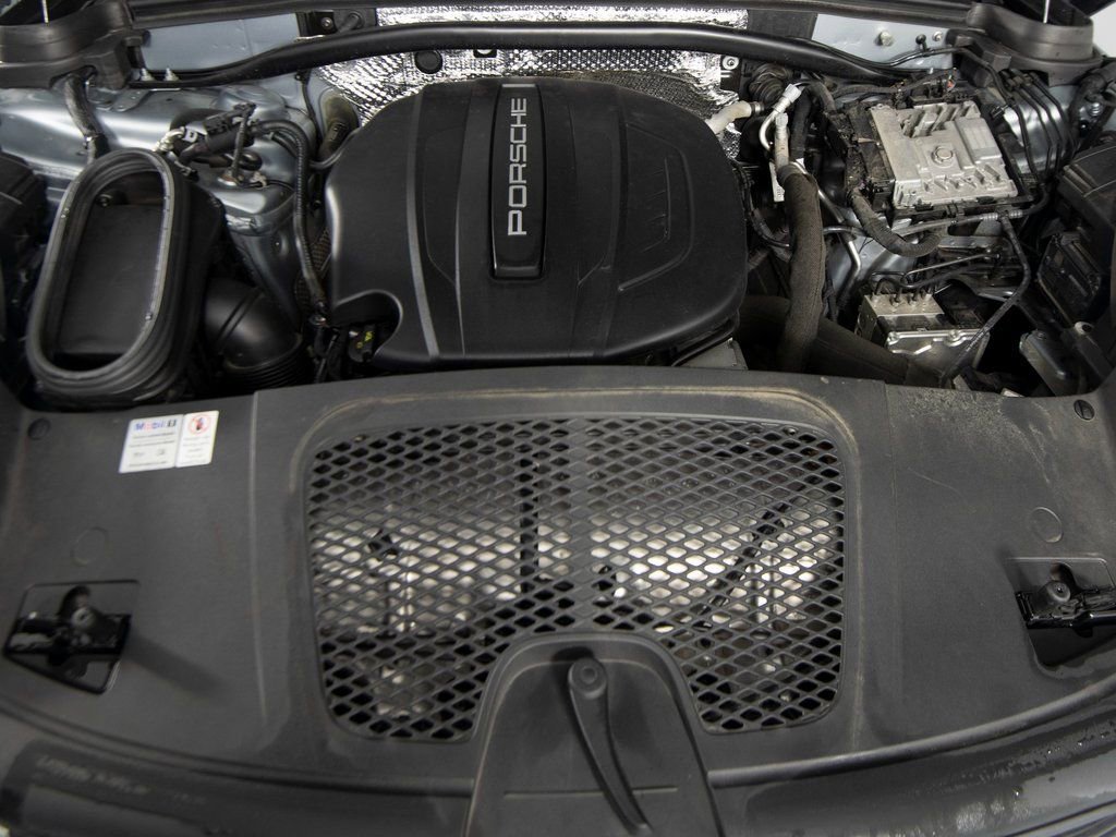 Certified 2021 Porsche Macan AWD/4WD image 43