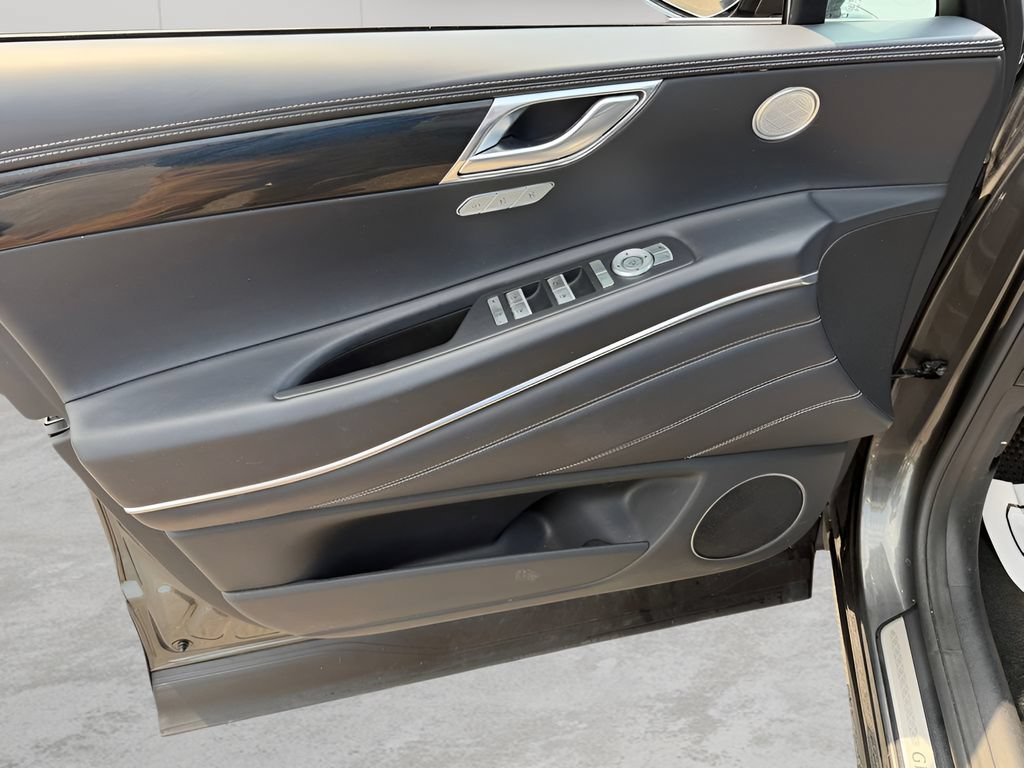 Used 2025 Genesis GV80 2.5T Standard AWD/4WD image 19