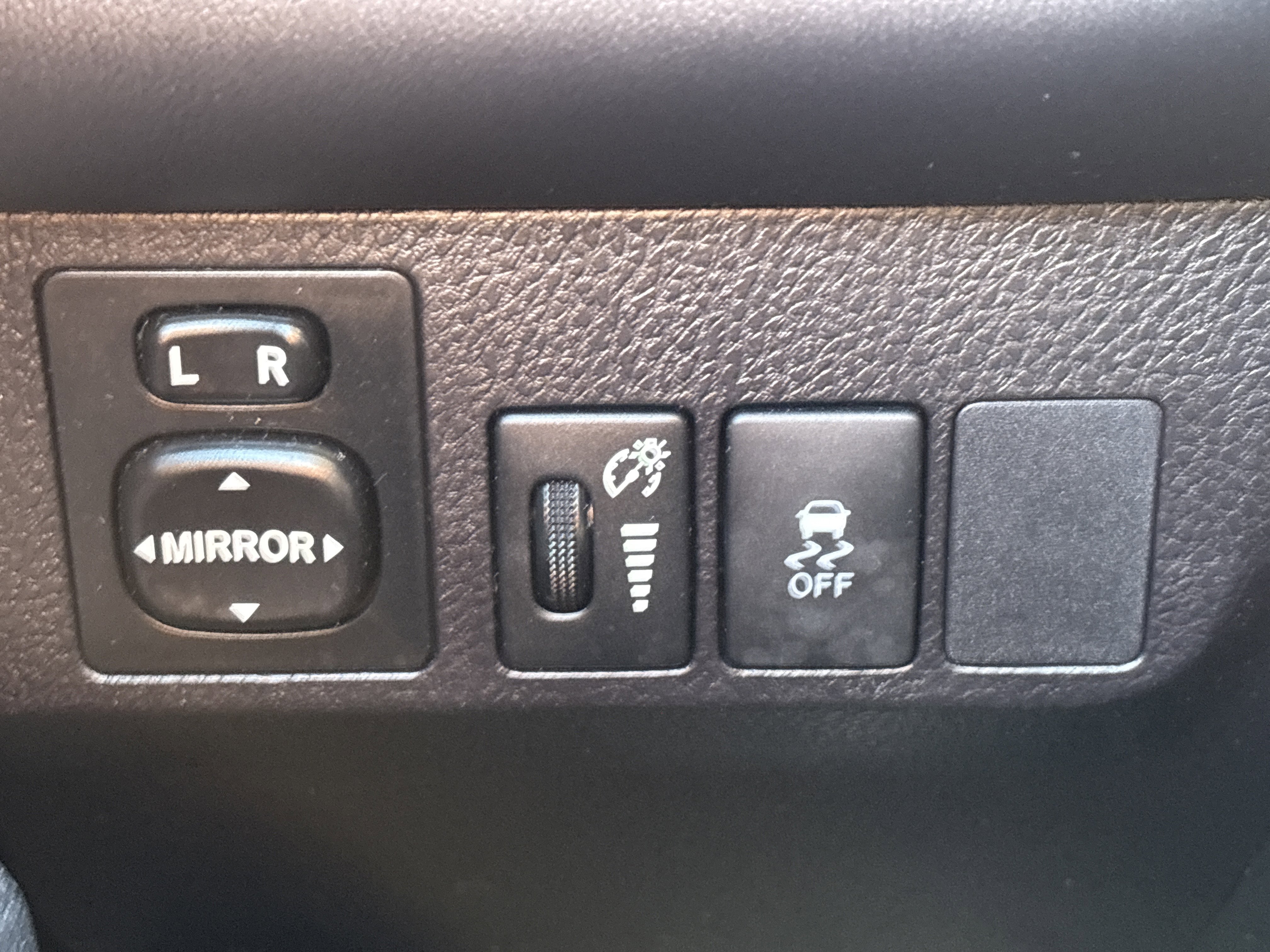 Used 2015 Toyota RAV4 XLE image 30
