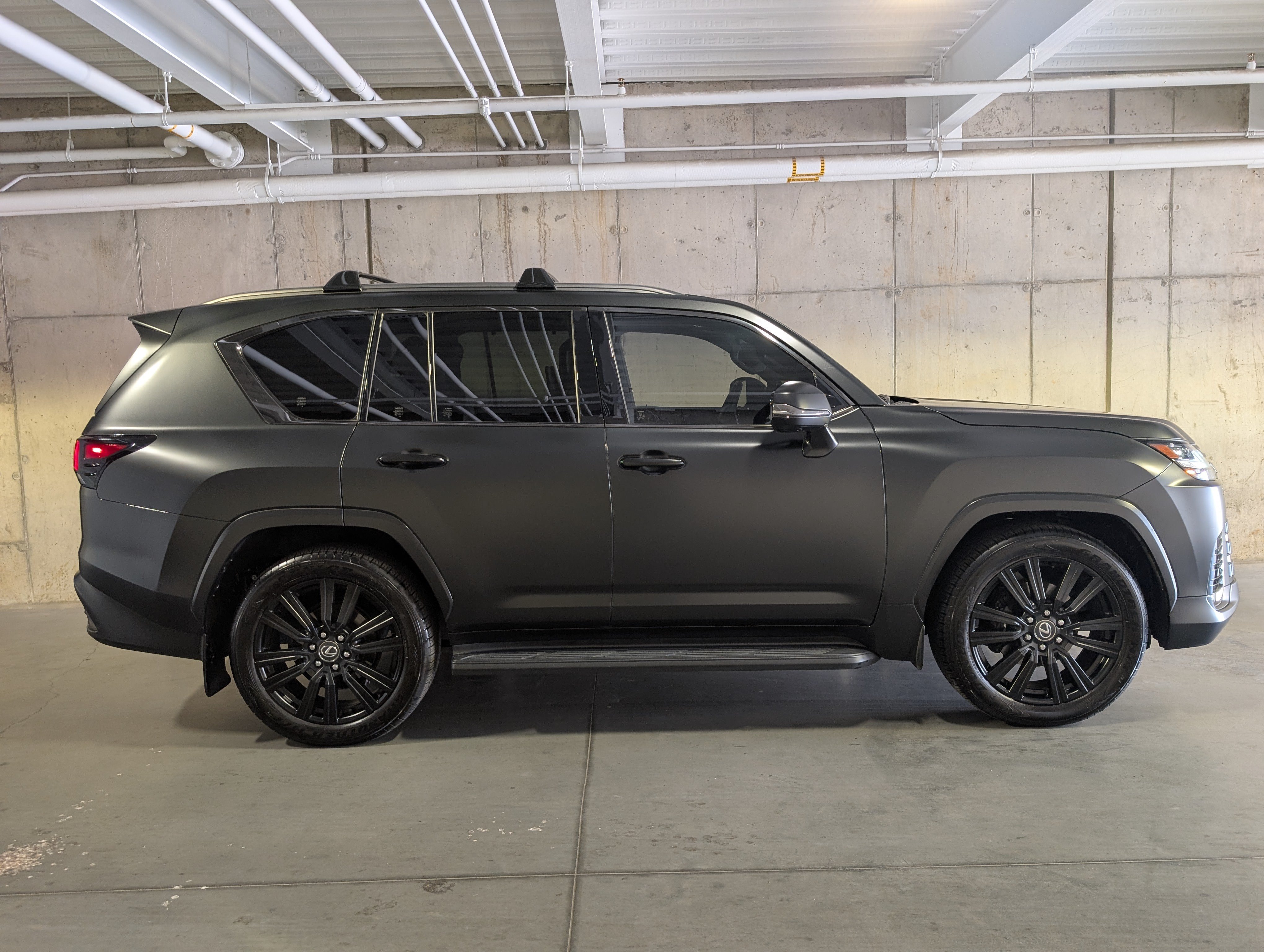 Used 2025 Lexus LX 600 4WD w/ Appearance Package image 11