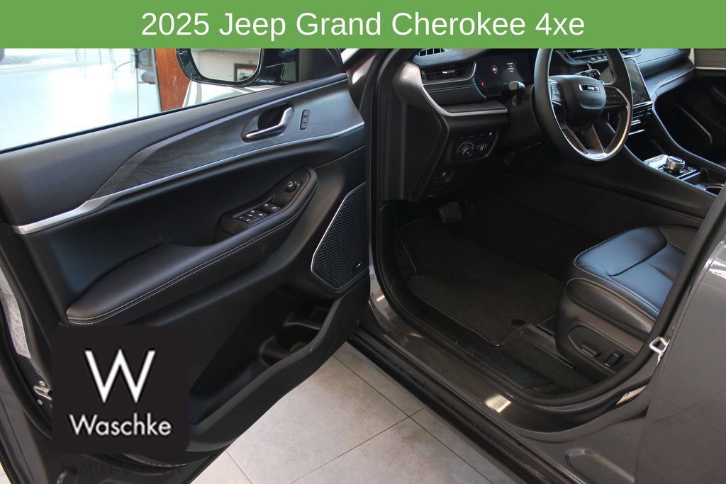 New 2025 Jeep Grand Cherokee Limited 4xe w/ Trailer Tow Package image 12