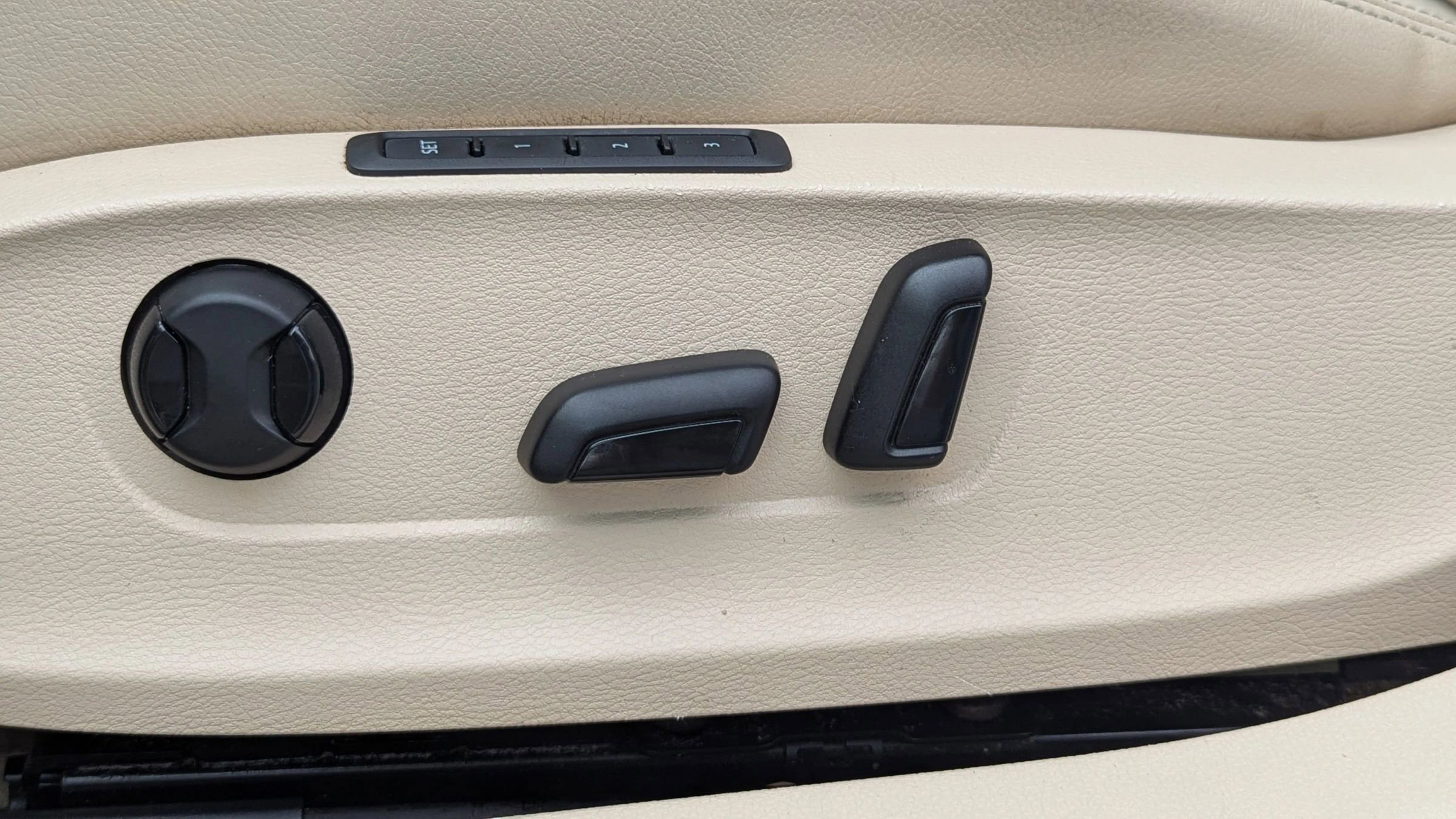 Used 2014 Volkswagen Passat TDI SEL Premium FWD image 19