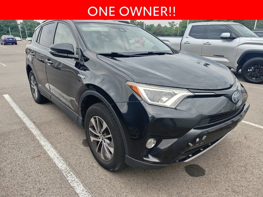 Used 2017 Toyota RAV4 XLE AWD/4WD image 3