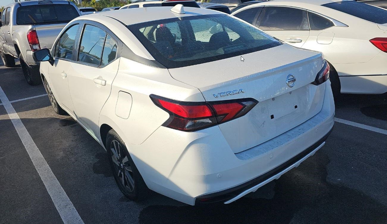 Used 2021 Nissan Versa SV image 6