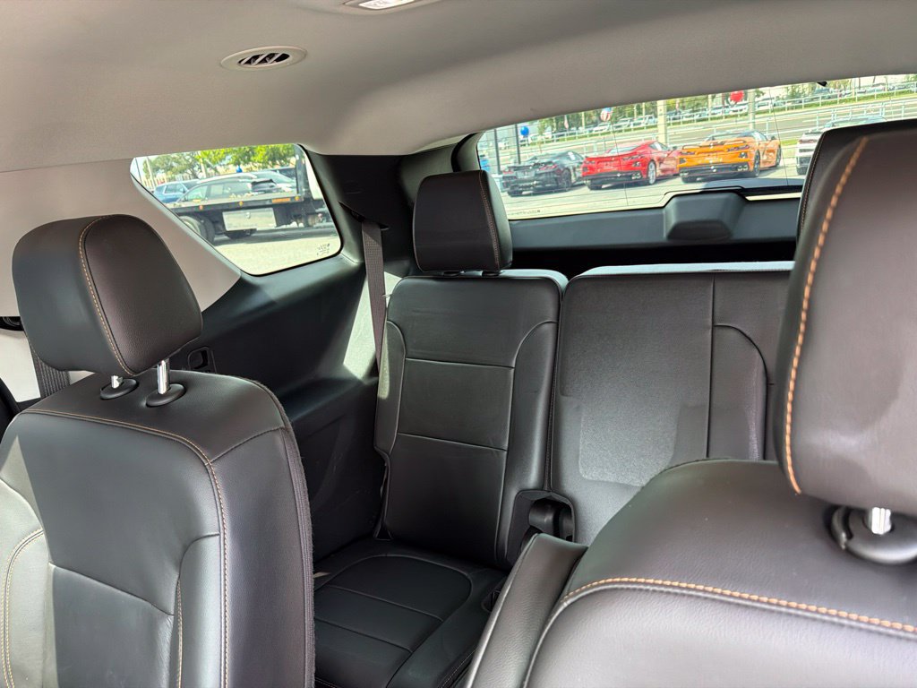 Used 2021 Chevrolet Traverse LT w/ LT Premium Package FWD image 18
