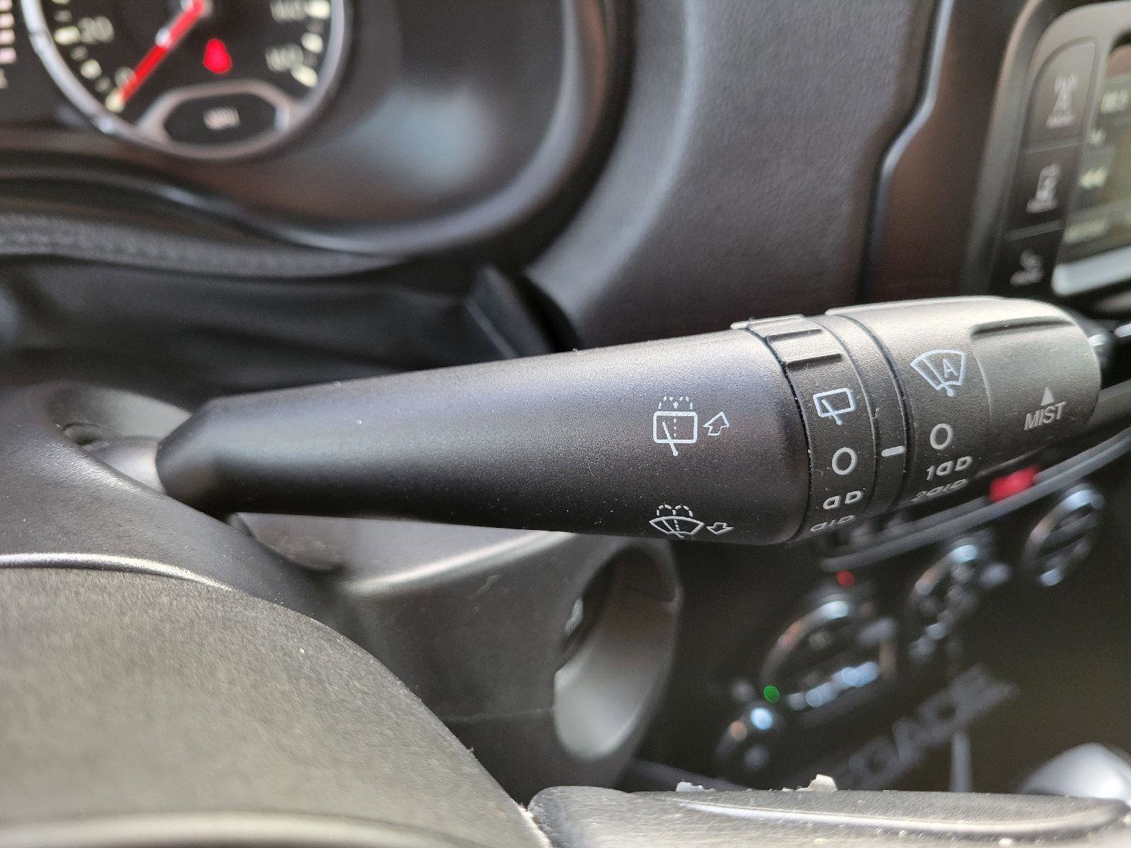 Used 2017 Jeep Renegade Altitude image 15