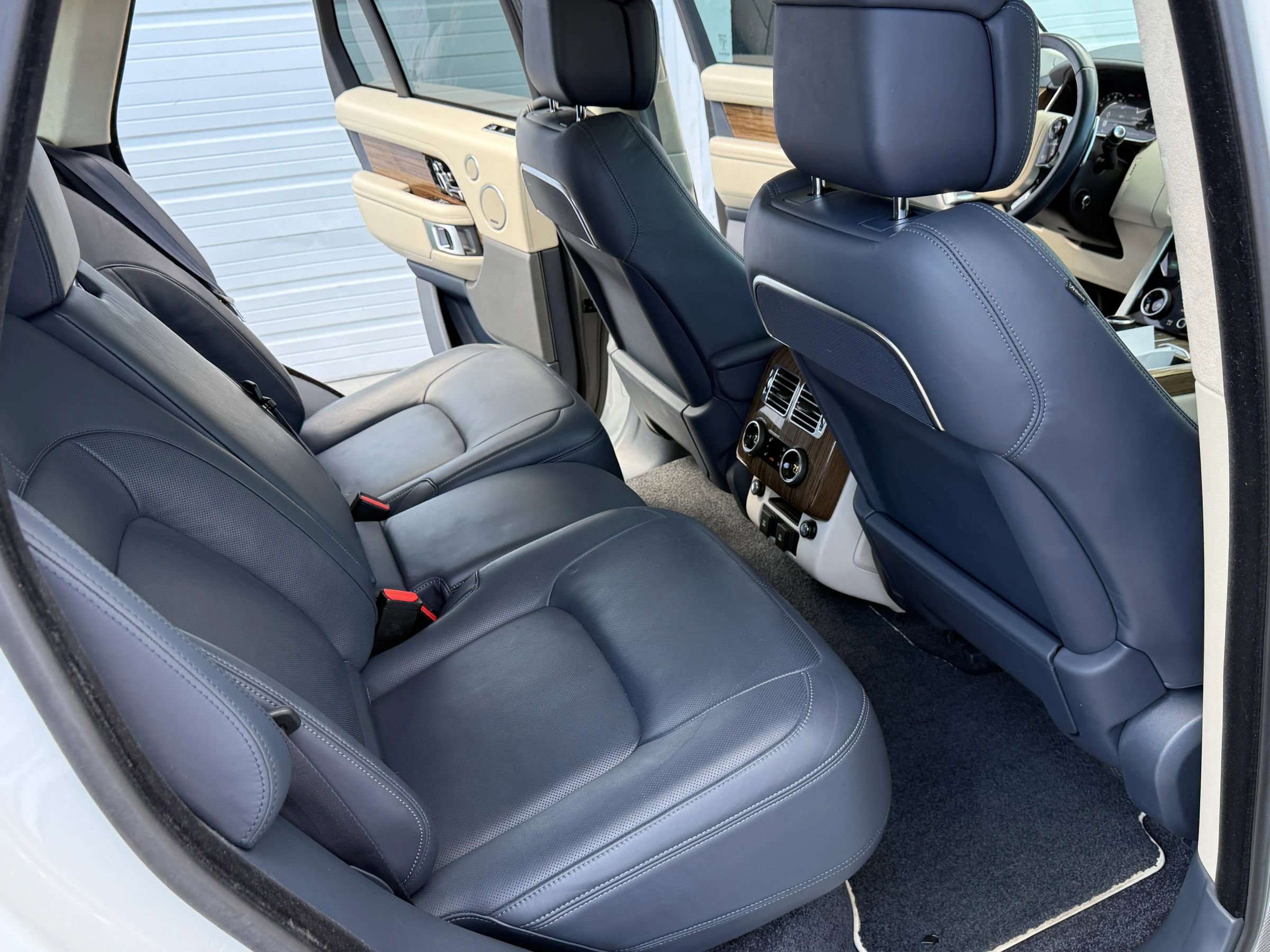 Used 2018 Land Rover Range Rover Autobiography image 17