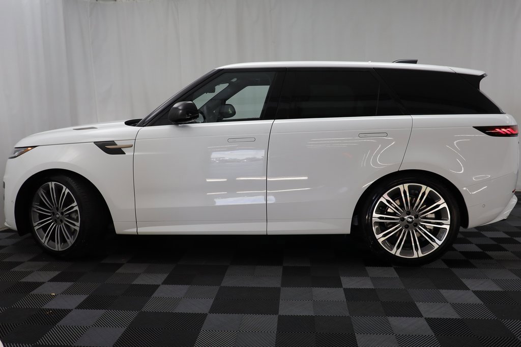 Used 2025 Land Rover Range Rover Sport Dynamic SE image 4