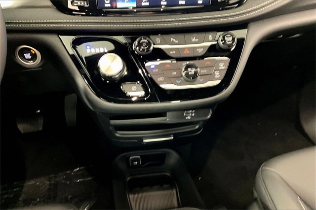 New 2026 Chrysler Pacifica Select image 7