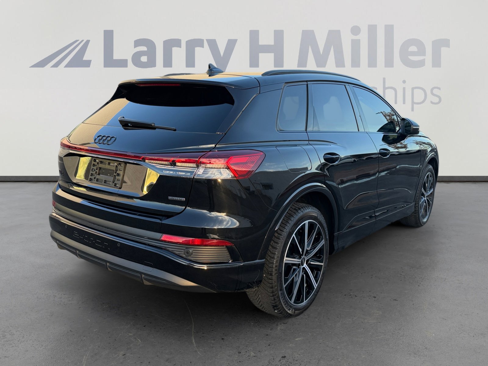 Used 2022 Audi Q4 e-tron Premium Plus AWD/4WD image 5