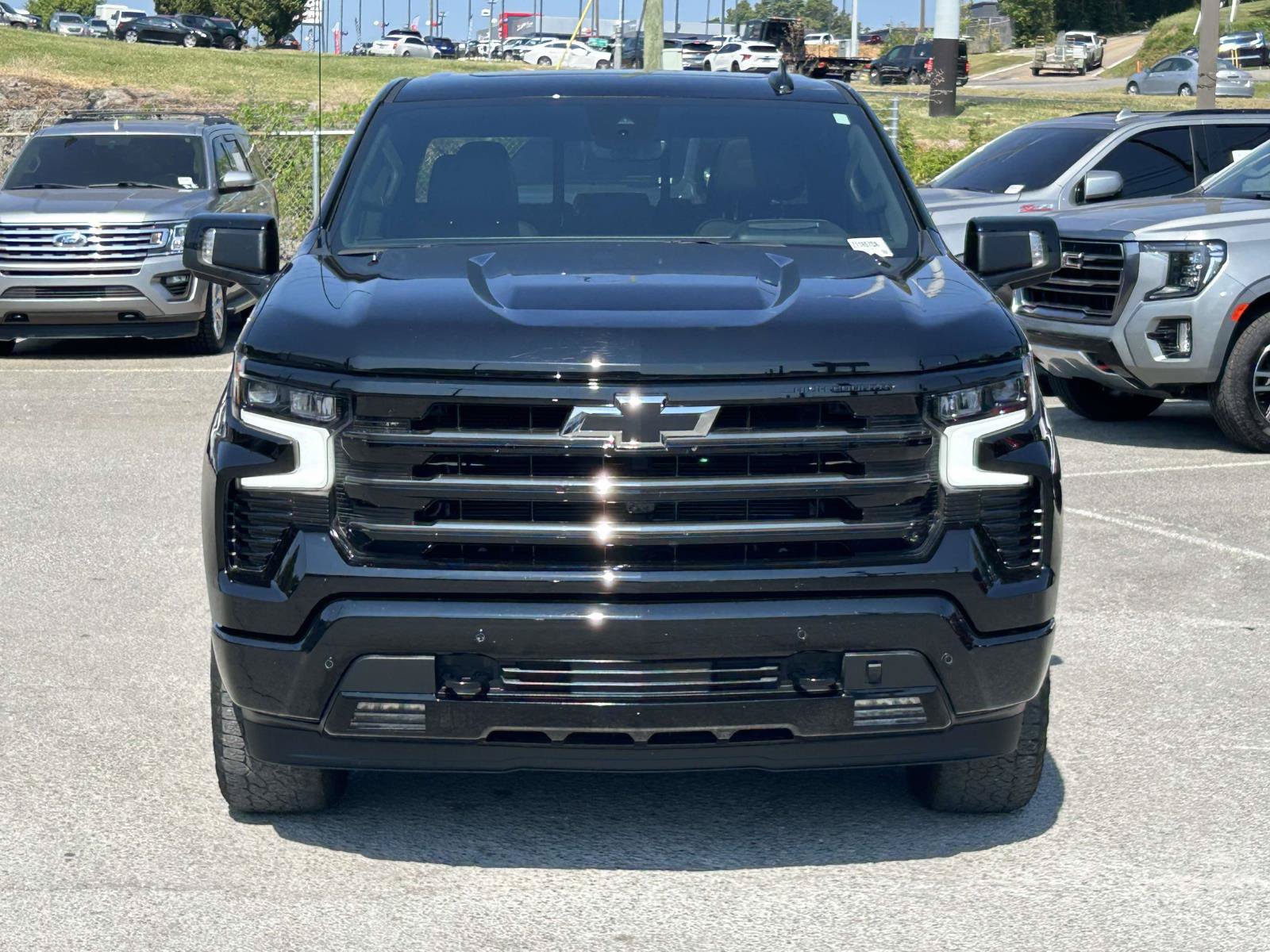 Used 2026 Chevrolet Silverado 1500 High Country w/ Midnight Edition AWD/4WD image 2
