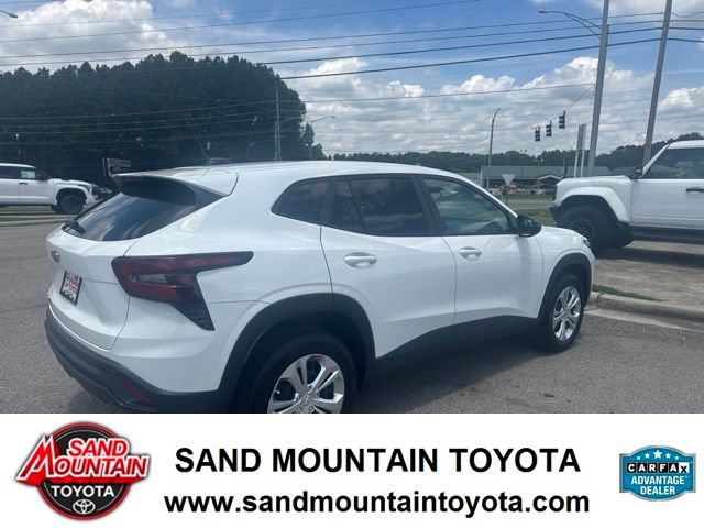 Used 2025 Chevrolet Trax LS FWD image 3