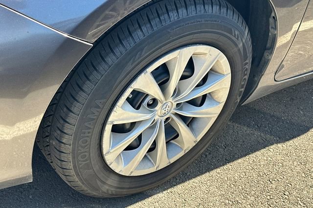 Used 2017 Toyota Camry LE image 4