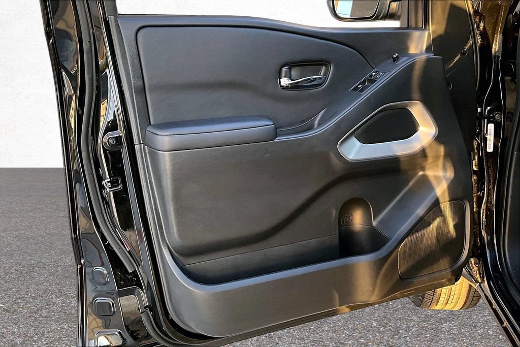 Used 2025 Nissan Frontier SV RWD image 19