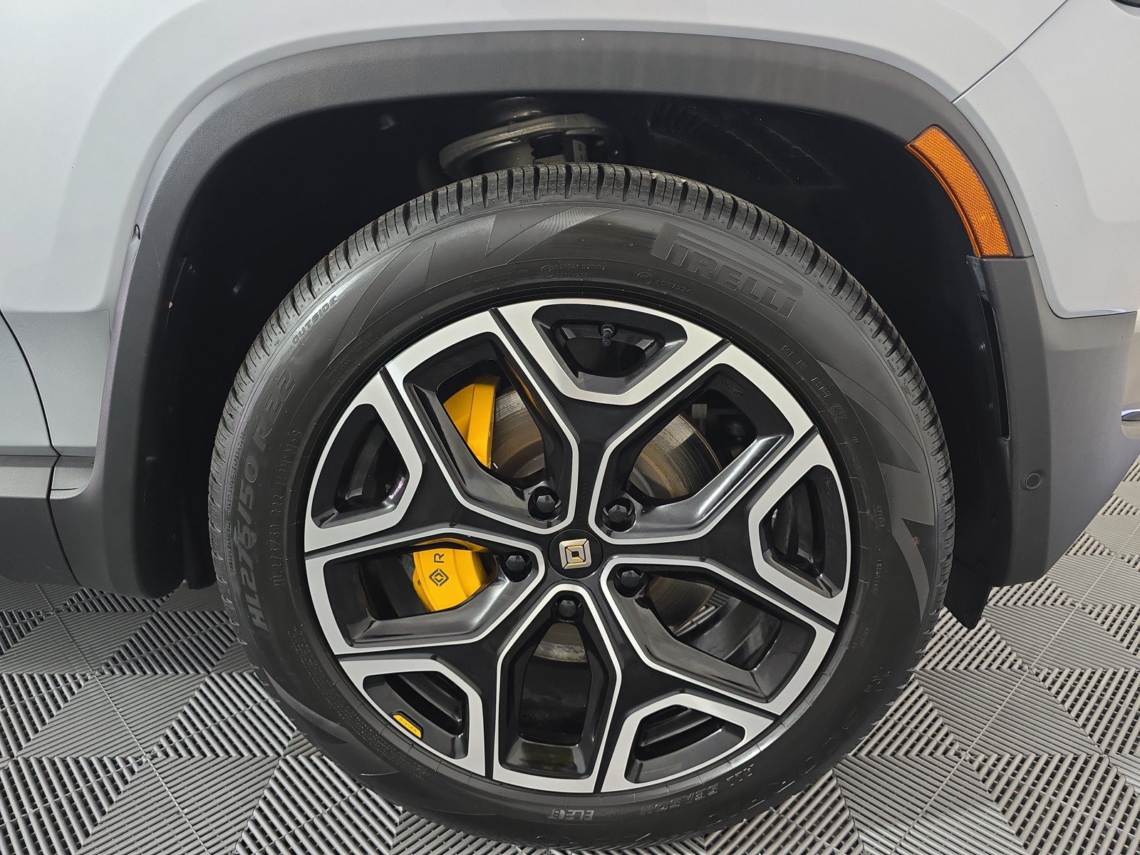 Used 2024 Rivian R1S Adventure AWD/4WD image 11