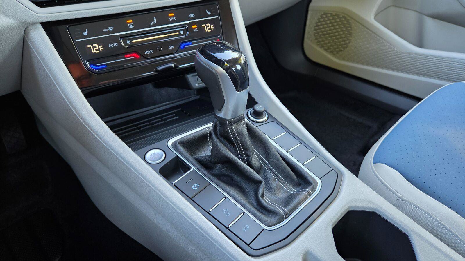 Certified 2025 Volkswagen Jetta SE w/ Sunroof Package FWD image 37