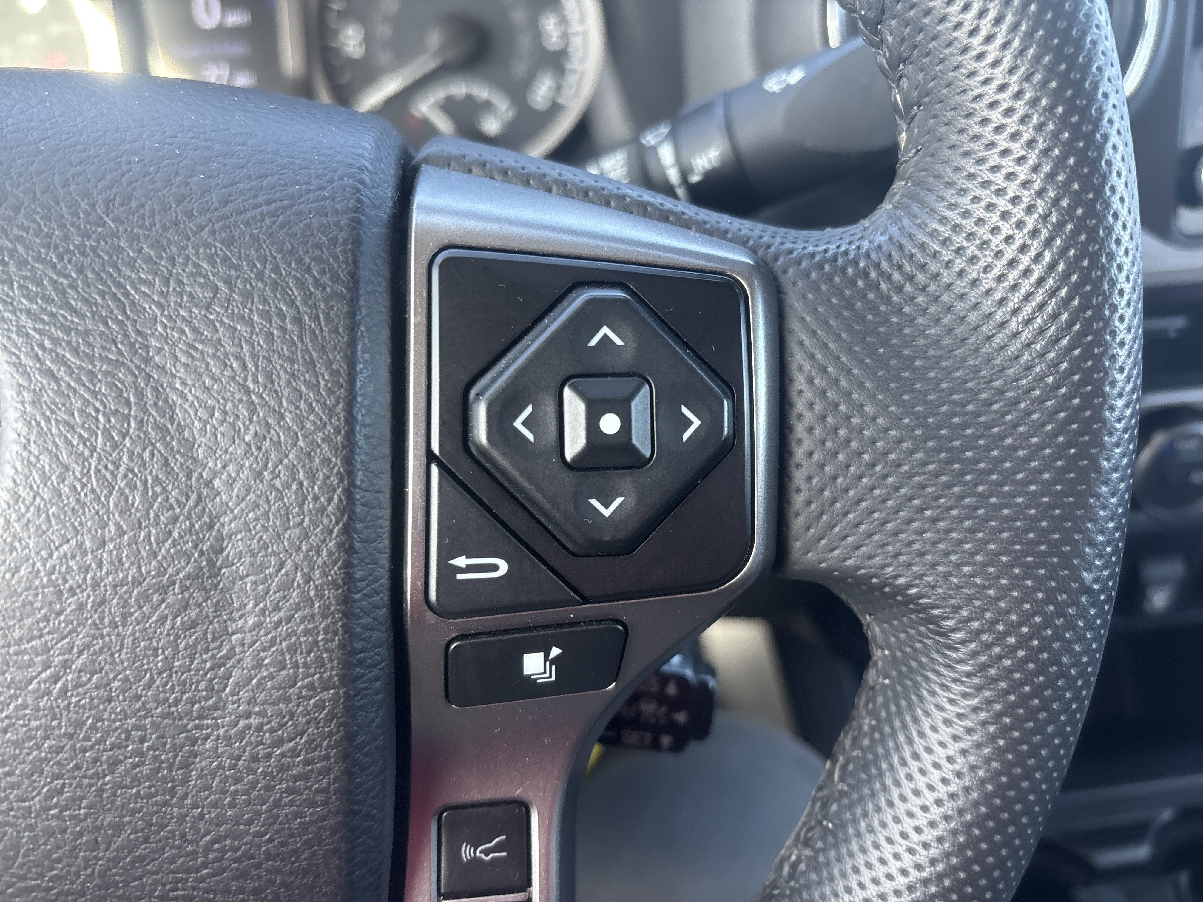 Used 2021 Toyota Tacoma SR5 AWD/4WD image 19