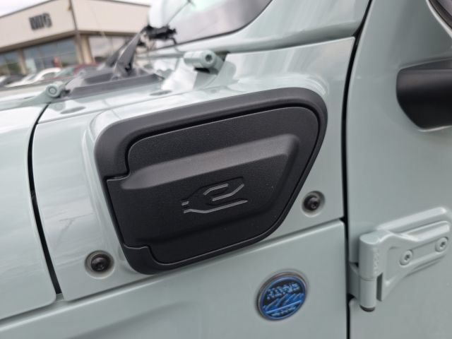 Used 2023 Jeep Wrangler Unlimited w/ Sun & Screen Package AWD/4WD image 13