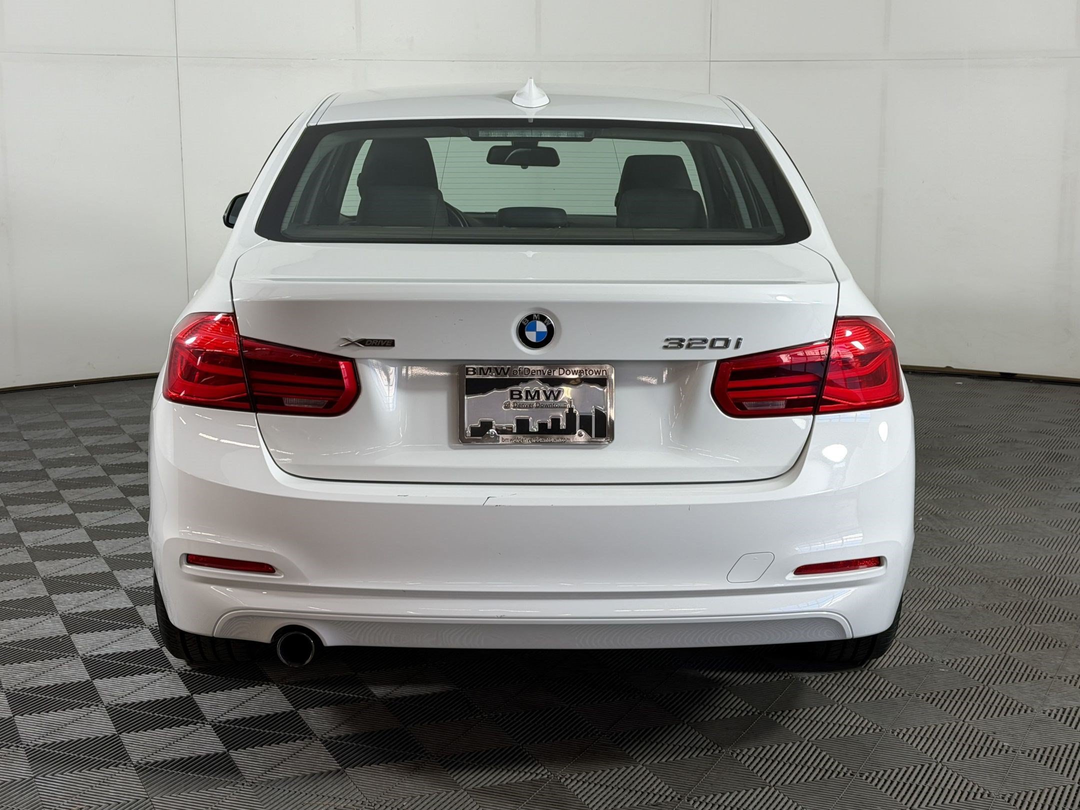 Used 2016 BMW 320i xDrive Sedan AWD/4WD image 10