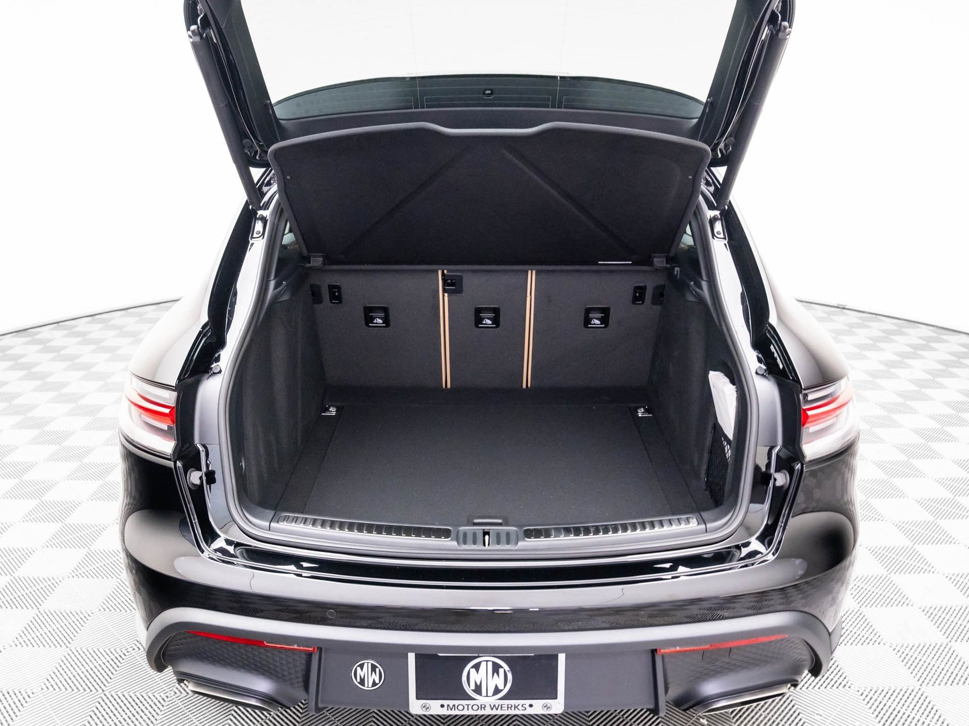 Certified 2026 Porsche Macan AWD/4WD image 29