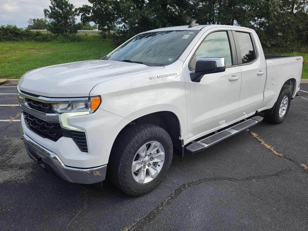 Used 2023 Chevrolet Silverado 1500 LT AWD/4WD image 3