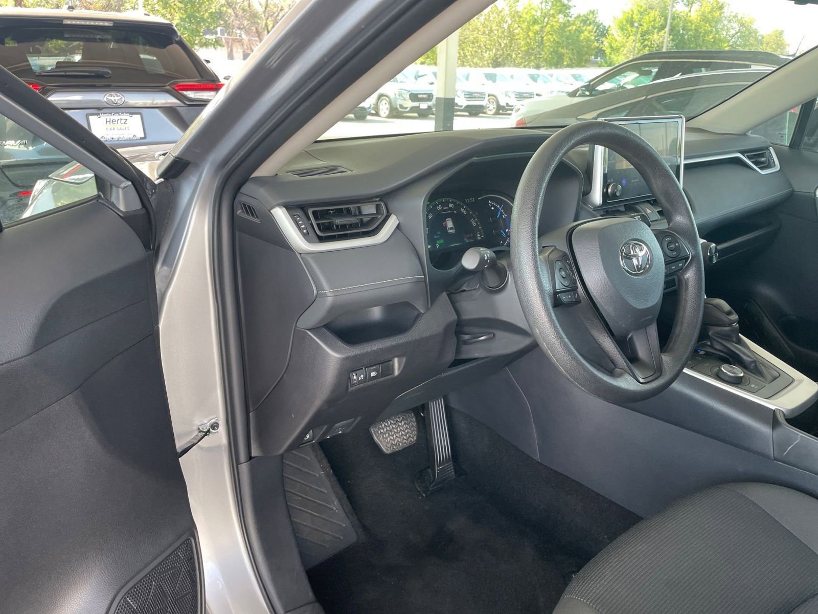 Used 2025 Toyota RAV4 LE image 33