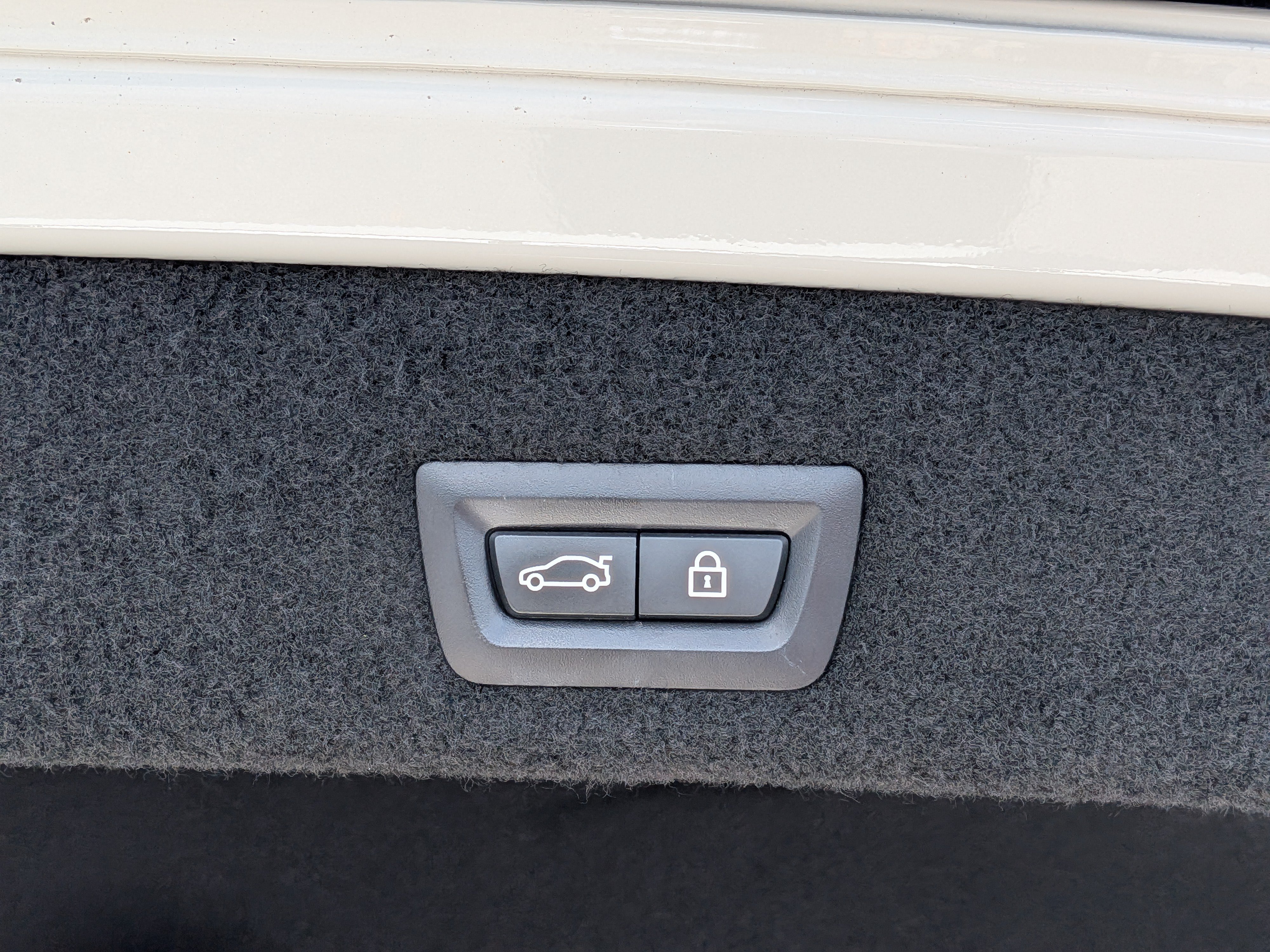 Used 2022 BMW 740i w/ M Sport Package RWD image 14