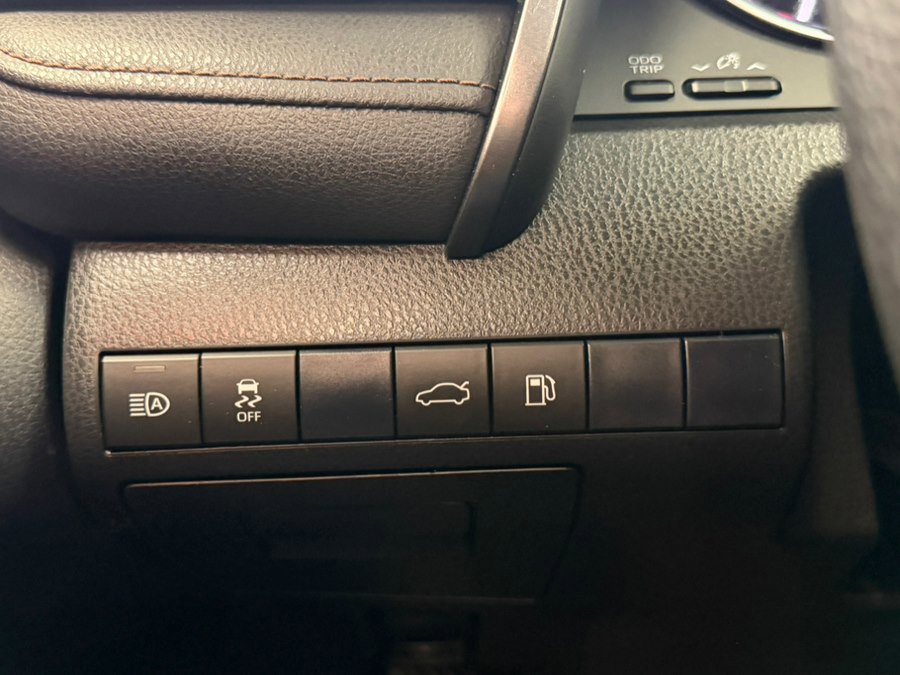 Used 2018 Toyota Camry LE FWD image 37