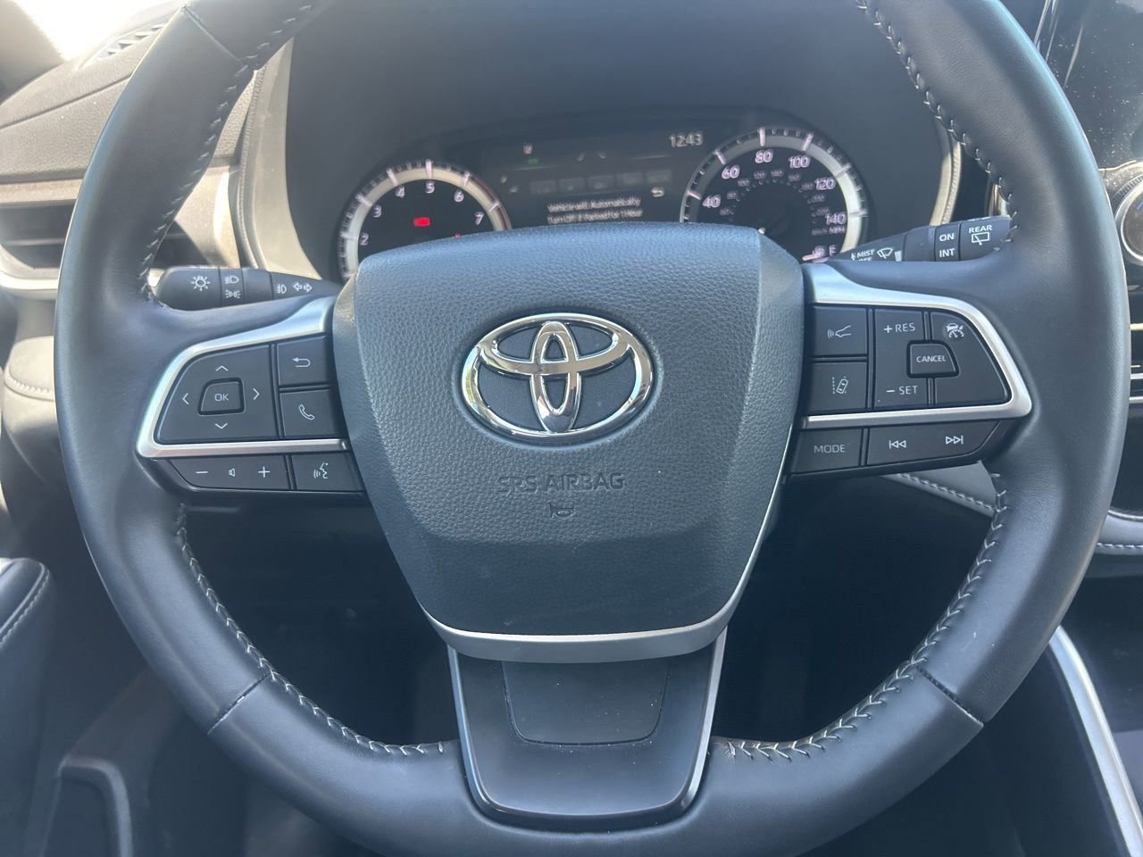 Used 2025 Toyota Highlander LE image 11