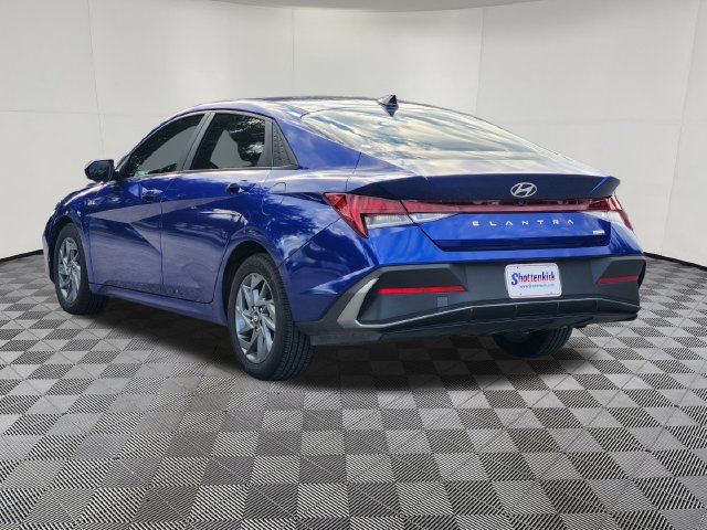 Used 2024 Hyundai Elantra Blue FWD image 8