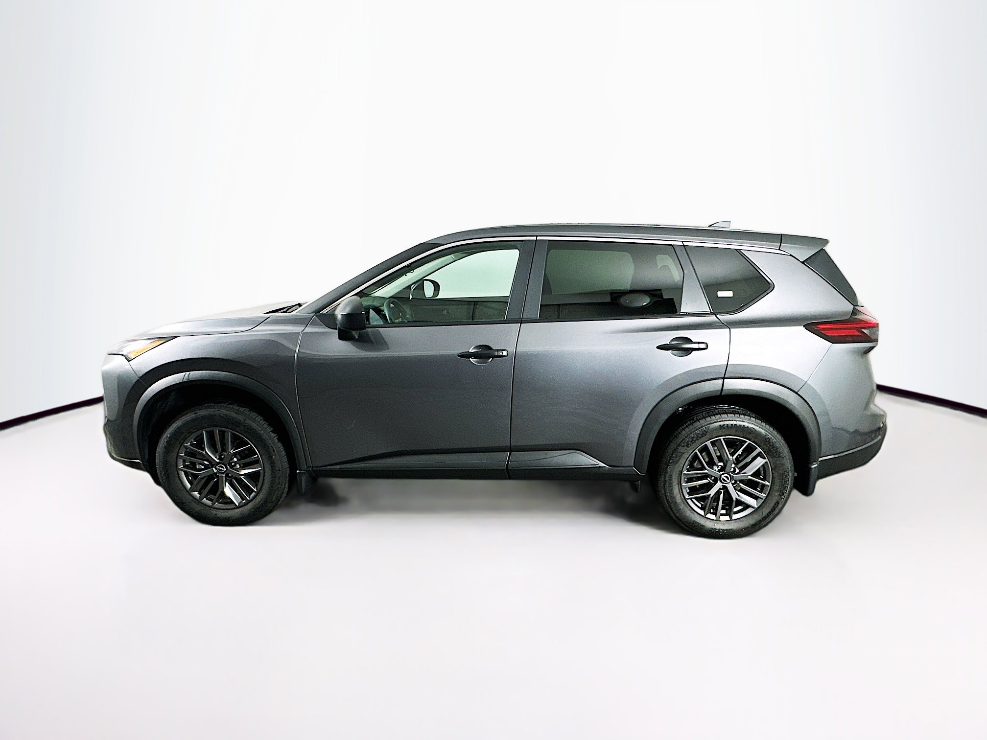 Used 2025 Nissan Rogue S image 4