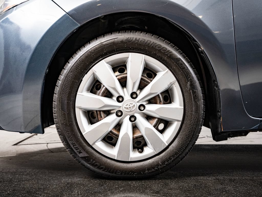 Used 2015 Toyota Corolla LE FWD image 13