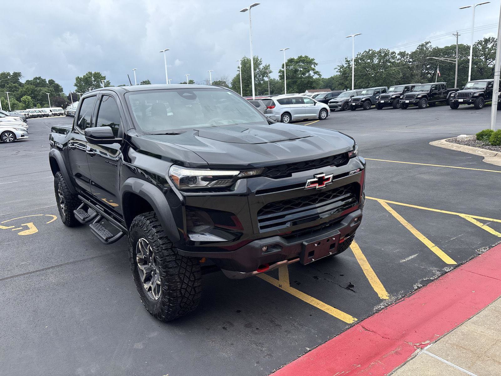 Used 2023 Chevrolet Colorado ZR2 w/ ZR2 Convenience Package III AWD/4WD image 4