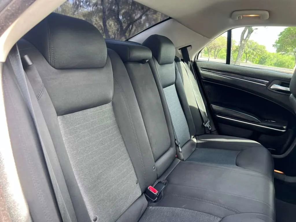 Used 2018 Chrysler 300 Touring RWD image 26