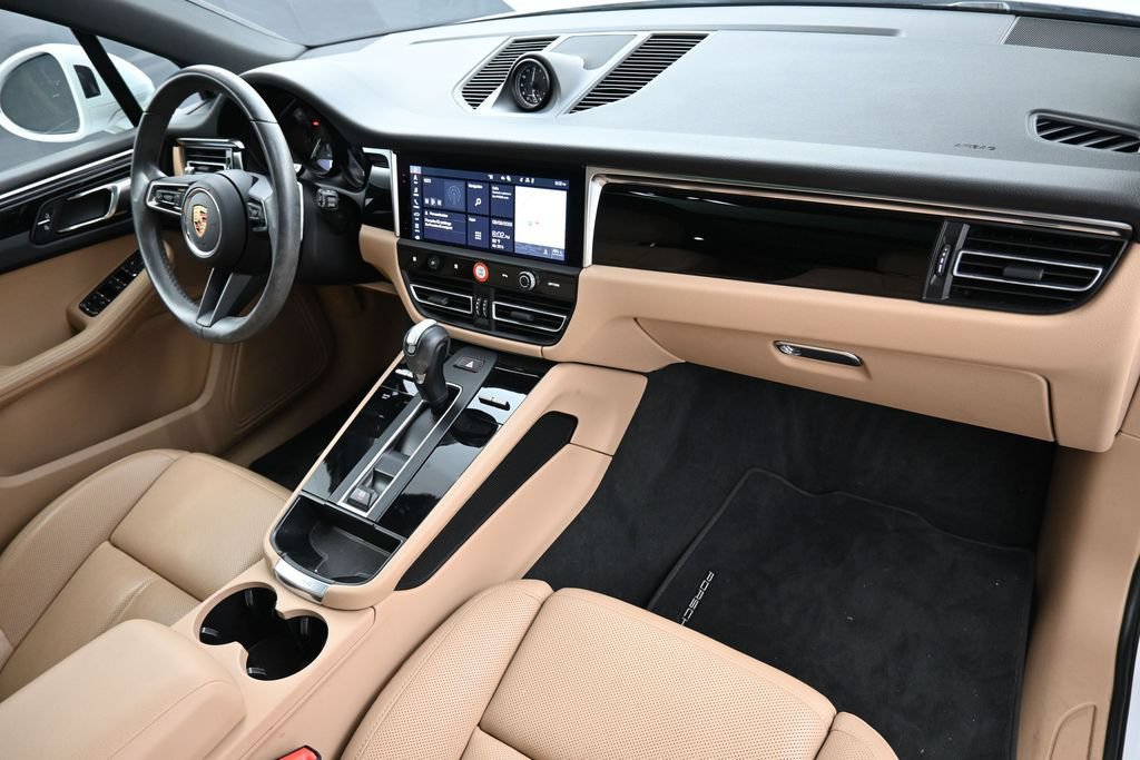 Certified 2023 Porsche Macan AWD/4WD image 27
