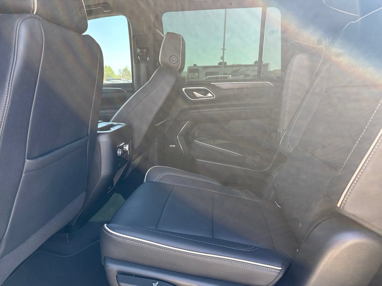 Used 2022 GMC Yukon XL SLT w/ SLT Luxury Package AWD/4WD image 9